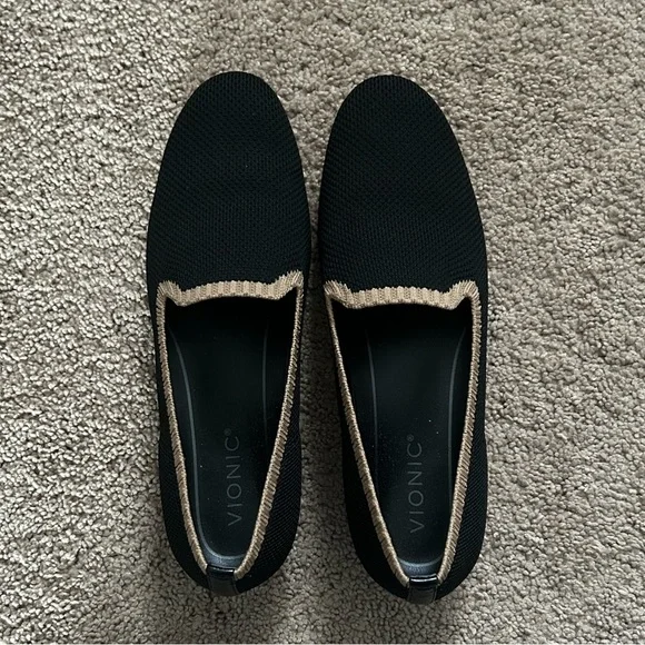 *Final Price* Vionic Willa Knit Loafer Black/Tan - Picture 2 of 3